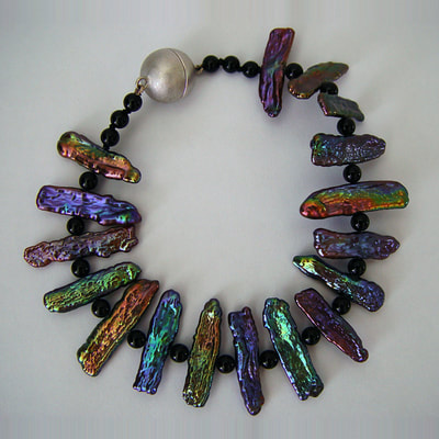 Bracelet irregular shape multicolour biwa pearls black onyx beads sterling silver magnetic clasp Daphne Meesters Jewellery Designer Goldsmith The Hague Netherlands