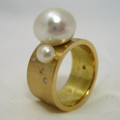 Enchanted contemporary engagement ring wide flat band 18K yellow gold pearls diamonds matte finish from inherited jewels Daphne Meesters Jewellery Designer Goldsmith The Hague Netherlands
