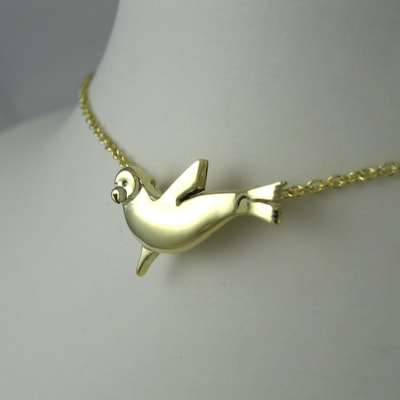 Seal  pinniped pendant on rolo belcher chain choker 14K yellow gold shiny finish Daphne Meesters Jewellery Designer Goldsmith The Hague Netherlands
