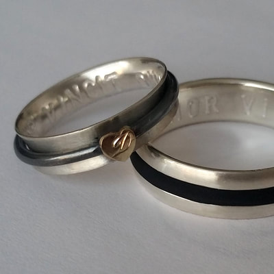 Balance of opposites wedding bands rings rounded spinner sterling silver rubber 14K yellow gold heart from inherited ring Daphne Meesters Jewellery Designer Goldsmith The Hague Netherlands